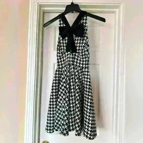 NWT- Boutique Margo Size Small Houndstooth Mini Dress with Open Back Bow Detail - Picture 5 of 6